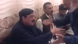 Shaikh Rashid eating lunch in Muzzafferabad Hotel