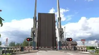 Brugopening Zwaanskuikenbrug Hei- en Boeicop Ophaalbrug Drawbridge/ Pont-levis/ Klappbr&uuml;cke