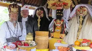 Melaspas lanMasupati Tapakan Barong Ring Pure Santi Buana di Belgia