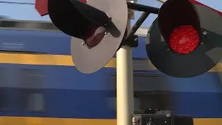 DUTCH RAILROAD CROSSING - Assendelft - Korte Industrieweg