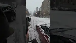 SNOWSTORM DELIVERY DROPS IN DOWNTOWN TORONTO - TOTAL CHAOS!!