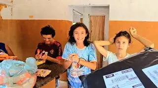 FAMÍLIA ESPECIAL GANHARAM PRESENTES SURPRESA E VEJA A FELICIDADE DELAS