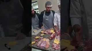 Découpe d'agneau avec les bouchers pépinière de MARJANE MARKET 