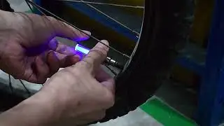 Wheel Tire Nozzle Valve Caps Lamp Mini LED Bike Taillight Cycling Warning FlashLight