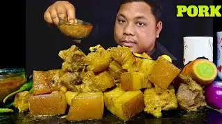 EATING PORK BELLY GRAVY WITH STICKY RICE AND CHILLI ONION AWAN SOKRANG |