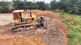 The Project Continues faster Skills Operator Bulldozer KOMATSU D58E, 25Ton Truck Unloading Stone