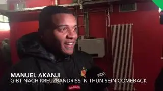 Luca Zuffi und Manuel Akanji nach dem Basler Sieg in Thun