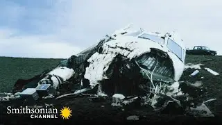 Nightmare Scenario: A Plane&rsquo;s Landing Gear Refuses to Release 😱 Air Disasters | Smithsonian Channel
