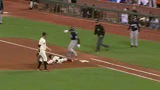 MIL@SF: Gomez reaches first on fielding error by Belt