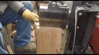 Splitting Oak rounds for fire wood and bundle wood