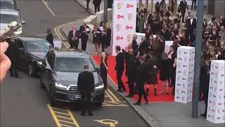 Chegada de Sam e Cait ao Bafta 2018- 13/05/2108 Video 2