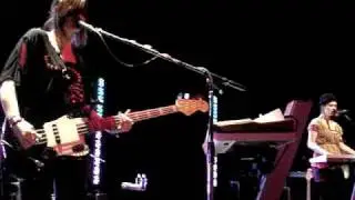 Uh Huh Her- Common Reaction (Live)