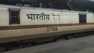 Announcement & arrival of Hatia exp at daund chord line station.