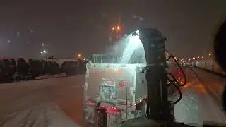 Opération déneigement a Montréal Snowremoval 
