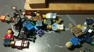 Lego minifigure mystery bundle (no.4).