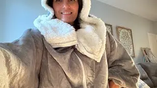 Wearable heated blanket 