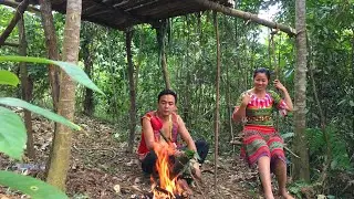 Primitive life: Making a hammock and finding food around a small tent