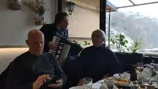 Vahid Halilhodžić se u Sarajevu u društvu prijatelja opustio uz sevdalinke i harmoniku
