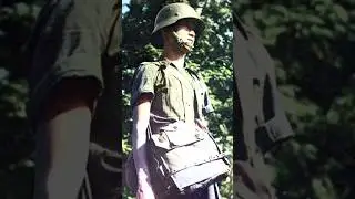 Momen Unik, Tentara Republik Indonesia Dengan 3 helm Berbeda.
