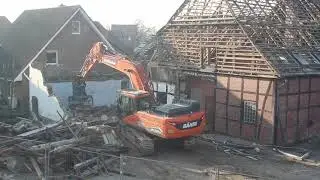 Wenn der Bagger kommt, Abriss in Wassel Take 3 mit einem DOOSAN DX 300CL
