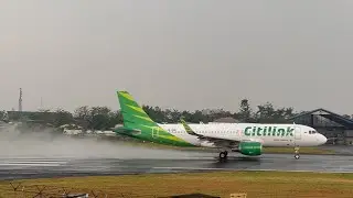 Nonton dari dekat Pesawat Airasia dan Super Air Jet Take Off di Bandara Husein Sastranegara Bandung