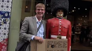 Free Hugs & Purple Mood in London @ 2012. Stratford City.