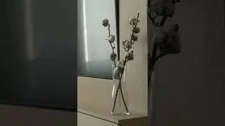 СОВРЕМЕННЫЙ МИНИМАЛИЗМ. КВАРТИРА ДЛЯ ДЕВУШКИ. INTRO DESIGN - SR1W. Уютная гостиная и кухня-столовая.