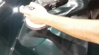 Demonstration of meguiars microfibre cutting pads and shine supply classic Polish on Holden paint