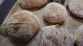 Hornea rollos de pizza rellenos tú mismo. Siempre triunfa. 4 personas solo 2,28 euros. Step by Step.