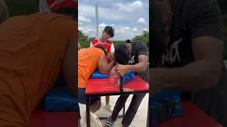 Arm wrestling with Big Brother 🦍vs🦍#armwrestling #hook #armwrestlers #practice #viral