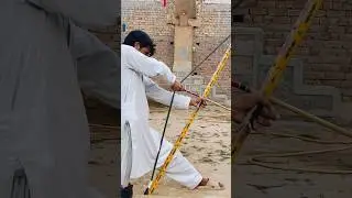 Unbelievable Archery Shot! 🎯🔥 #Shorts #Archery #ArcheryShorts #TheArchersLegacy #archeryskills