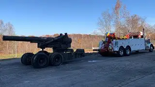 One of The AAF Tank Museum&rsquo;s M1 Long Tom&rsquo;s being loaded to leave.