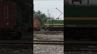WAG-9 frag Passing Freight passing another WAG-9 Freight in double decker line