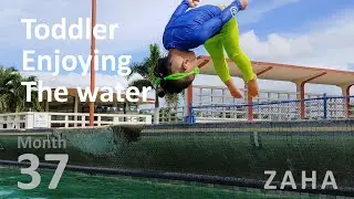 Toddler forward roll diving & swimming underwater with mom 🧜&zwj;♂️ (3 years old) 6/7