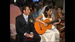 Novia sorprende en su boda y hace llorar a su novio.  Bride surprised at her groom