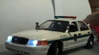 1/18 Scale Border Patrol Crown Victoria with LED Flashing Light Package & Lightbar