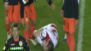 Carlos Marchena unfair hit Slavia - Valencia