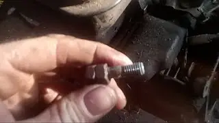 How To Remove Stud / Muffler Bolts from Small Engines