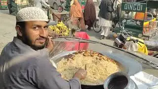 ضلع چارسدہ کے تحصیل شبقدر بازار میں سردیوں کے امد کے ساتھ گرم خوراکوں کی مانگ میں اضافہ 