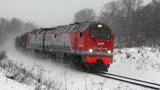 Смена парка грузовых тепловозов на Октябрьской жд. Грузовые поезда на перегоне  Зубцов - Аристово.