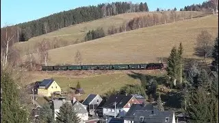 99 1775-8 dampft und pfeift am 18.12.2025 mit P 1003 der Fichtelbergbahn durch Neudorf im Erzgebirge