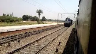 Varuna Express 24227 ovetaking LKO-CNB memu train
