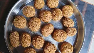 ਸਰਦੀਆਂ ਦਾ ਤੋਹਫ਼ਾ ਦੇਸੀ ਘਿਉ ਵਿੱਚ ਬਣੇ ਤਿਲਾਂ ਦੇ ਲੱਡੂ 