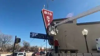 Crews Remove Sign at Big State in Irving's Heritage District
