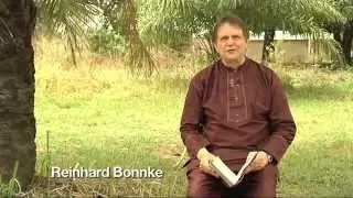 Reinhard Bonnke liest aus seiner Biografie.