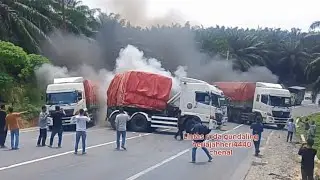 Truk Tangki CPO tumpah membuat truk trailer trailer gagal nanjak dan melintang