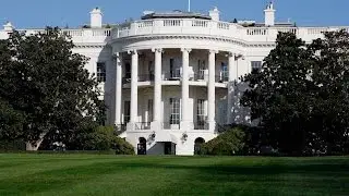 Josh Earnest holds daily White House press briefing
