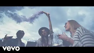 Electric Boyz - Qu&eacute; Bien Est&aacute;s (Lyric Video)