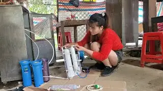 The girl repaired the water purifier for the old lady in the village