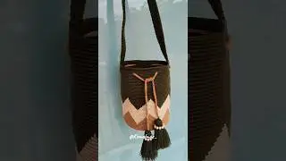 Descubre nuestra nueva mochila con una combinaci&oacute;n &uacute;nica. 💫 #mochilas #wayuu #crochet #arte #mochila